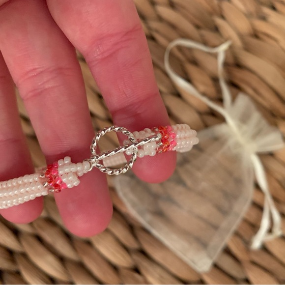 NWOT Beaded Pink Bracelet with Toggle Clasp T-Bar Closure - Picture 3 of 5